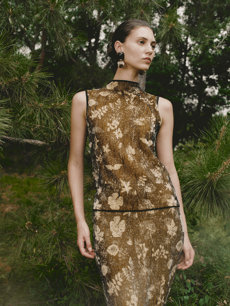 Gold_Flower_Jacquard_Sleeveless_Knitted_Vest_and_Skirt_Set_2