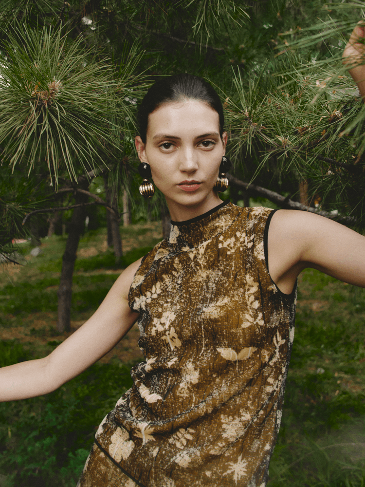 Gold_Flower_Jacquard_Sleeveless_Knitted_Vest_and_Skirt_Set_3