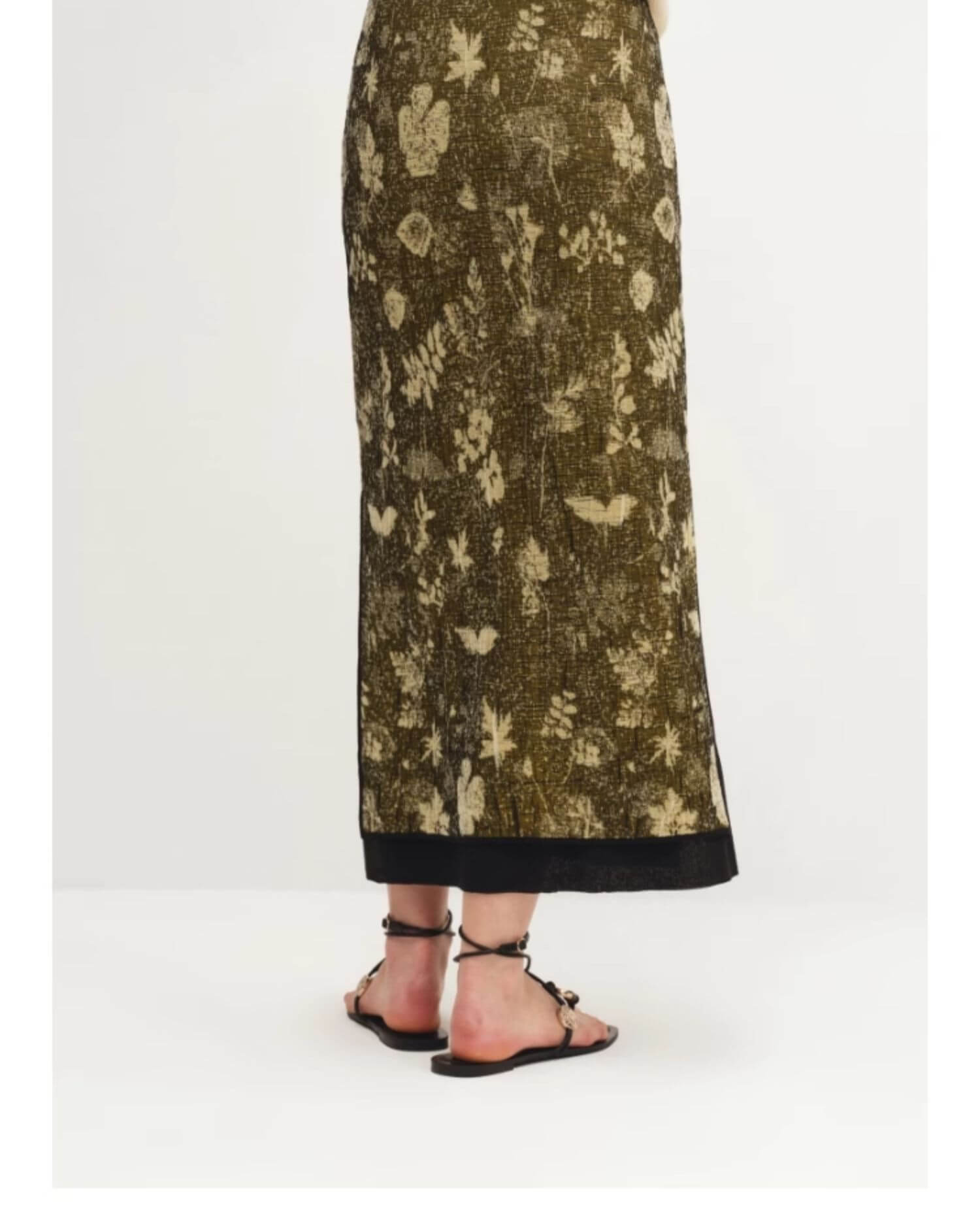 Gold_Flower_Jacquard_Sleeveless_Knitted_Vest_and_Skirt_Set_7